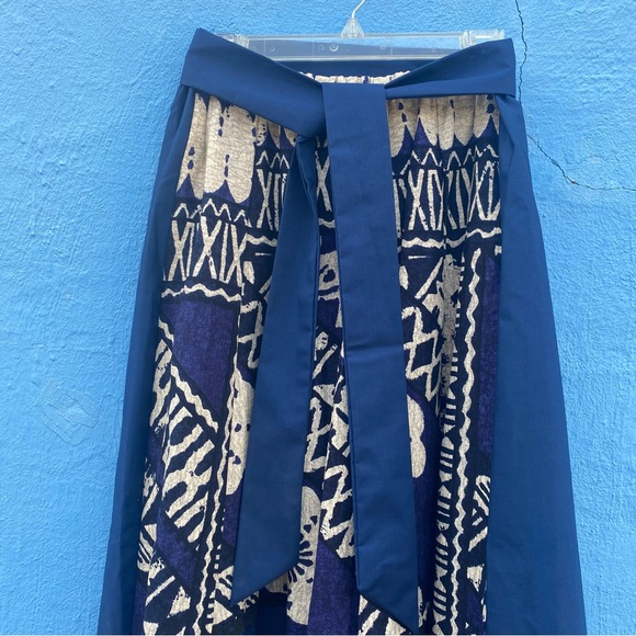 Vintage prairie skirt made with Hawaiian fabric navy blue and lace - Picture 13 of 16